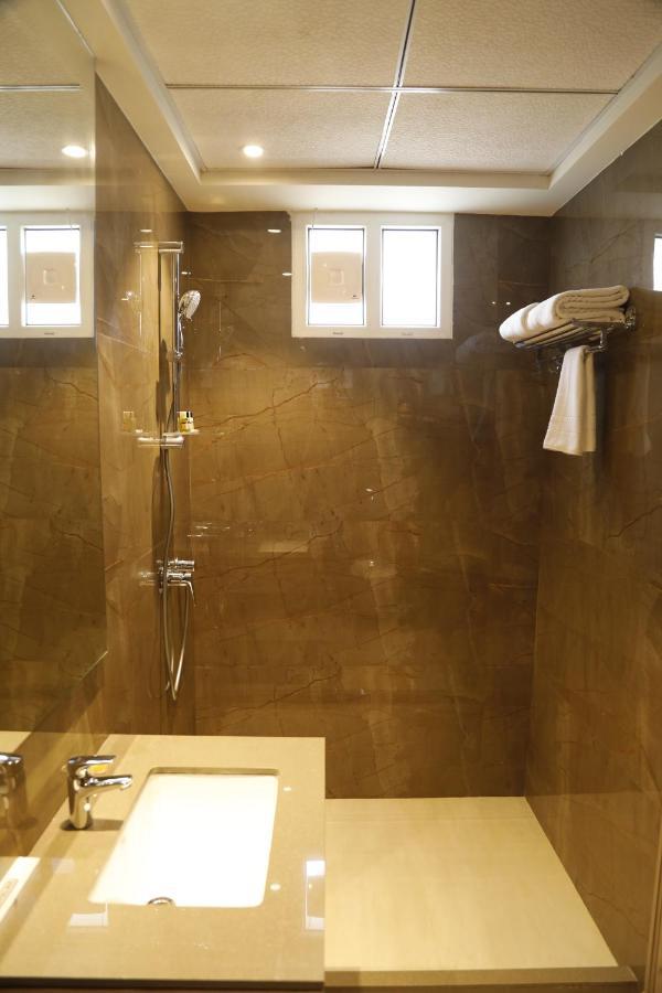 Hotel The Royal Vista 바라나시 외부 사진