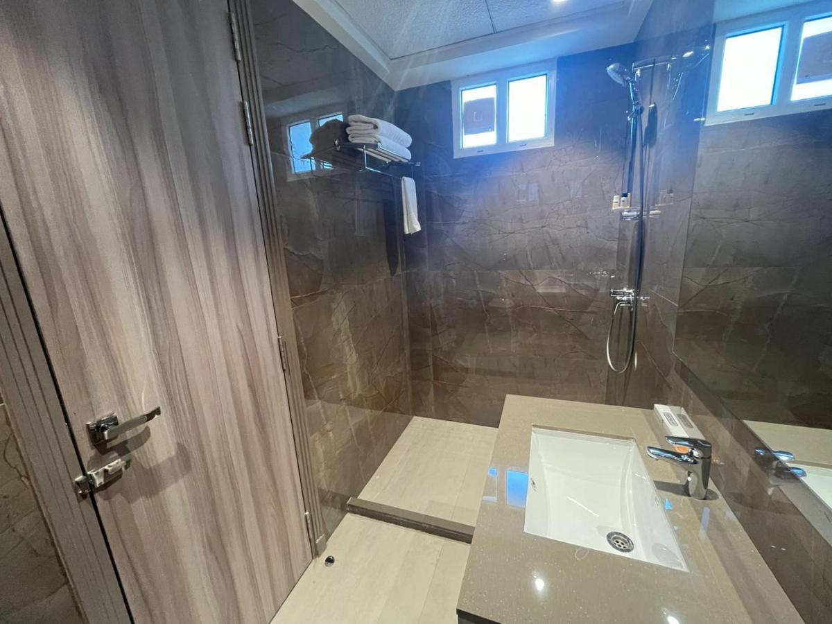 Hotel The Royal Vista 바라나시 외부 사진