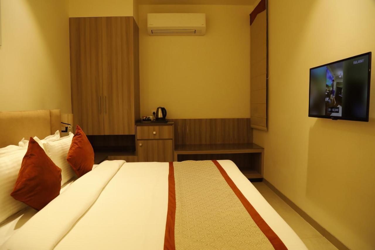 Hotel The Royal Vista 바라나시 외부 사진