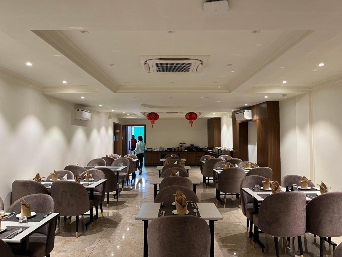 Hotel The Royal Vista 바라나시 외부 사진