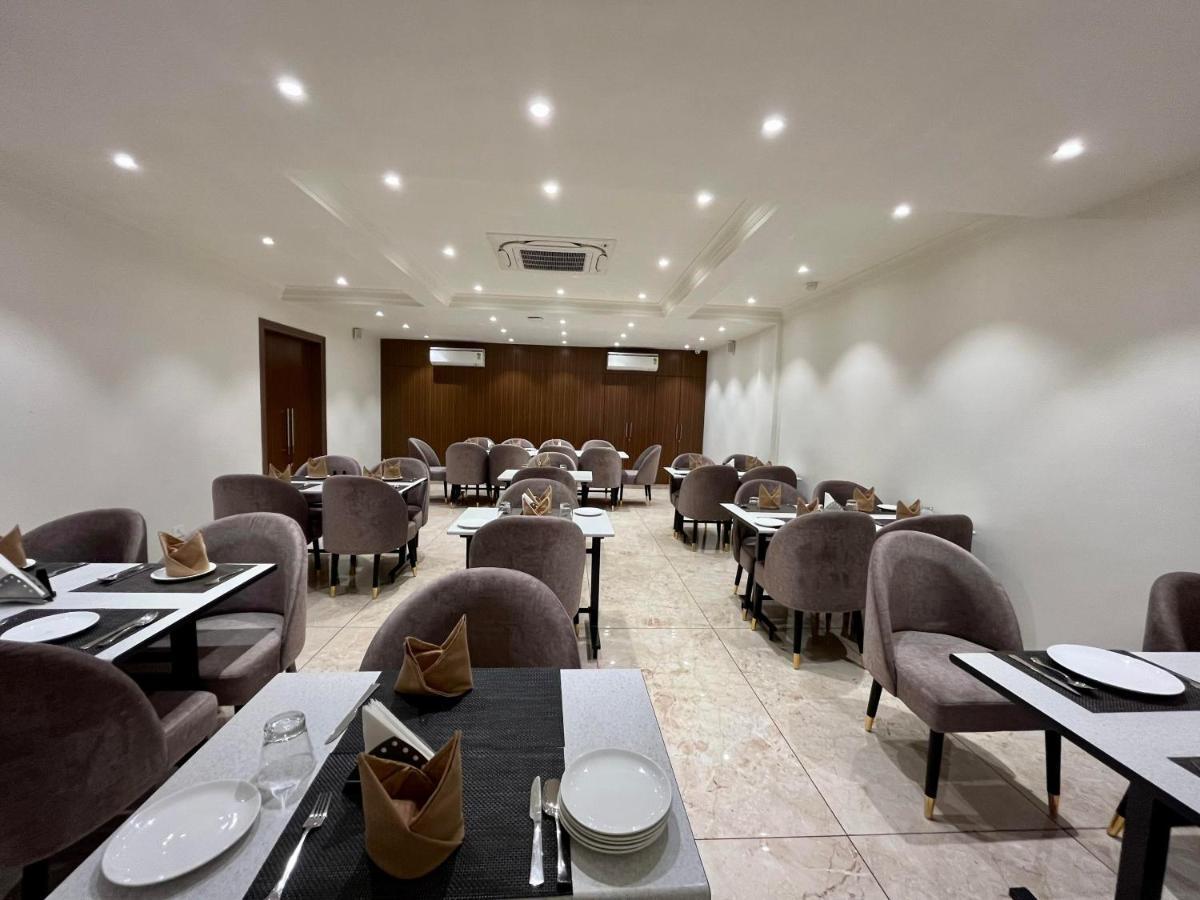 Hotel The Royal Vista 바라나시 외부 사진