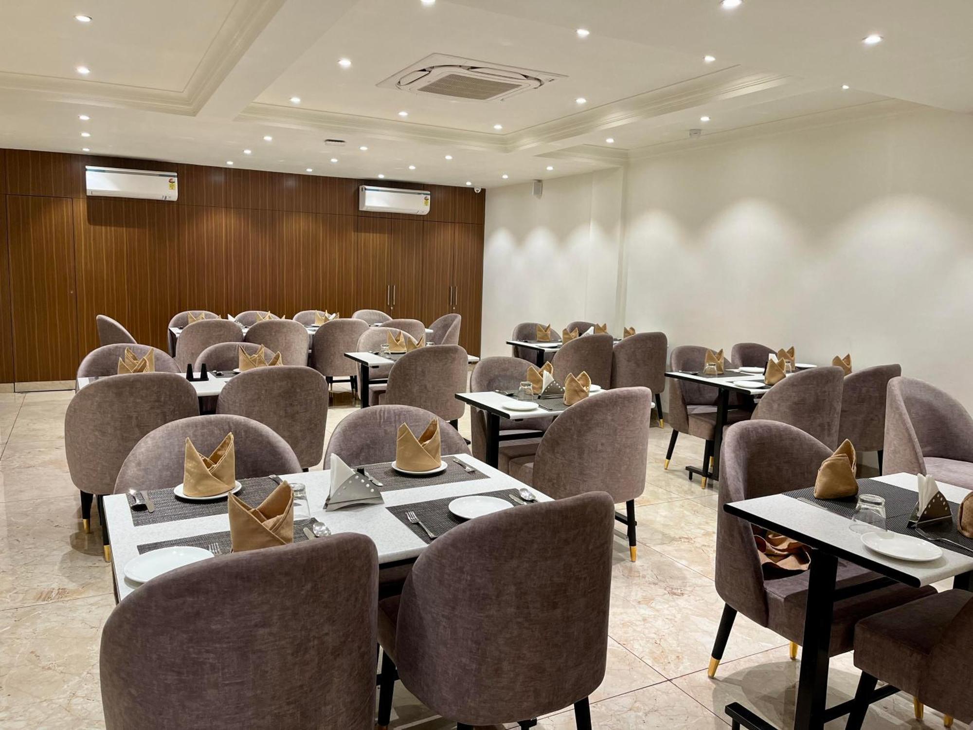 Hotel The Royal Vista 바라나시 외부 사진